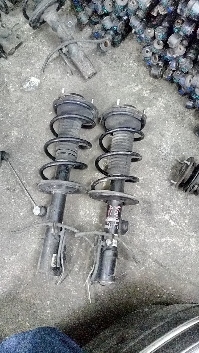 Toyota Noah front shocks Toyota Noah front shocks