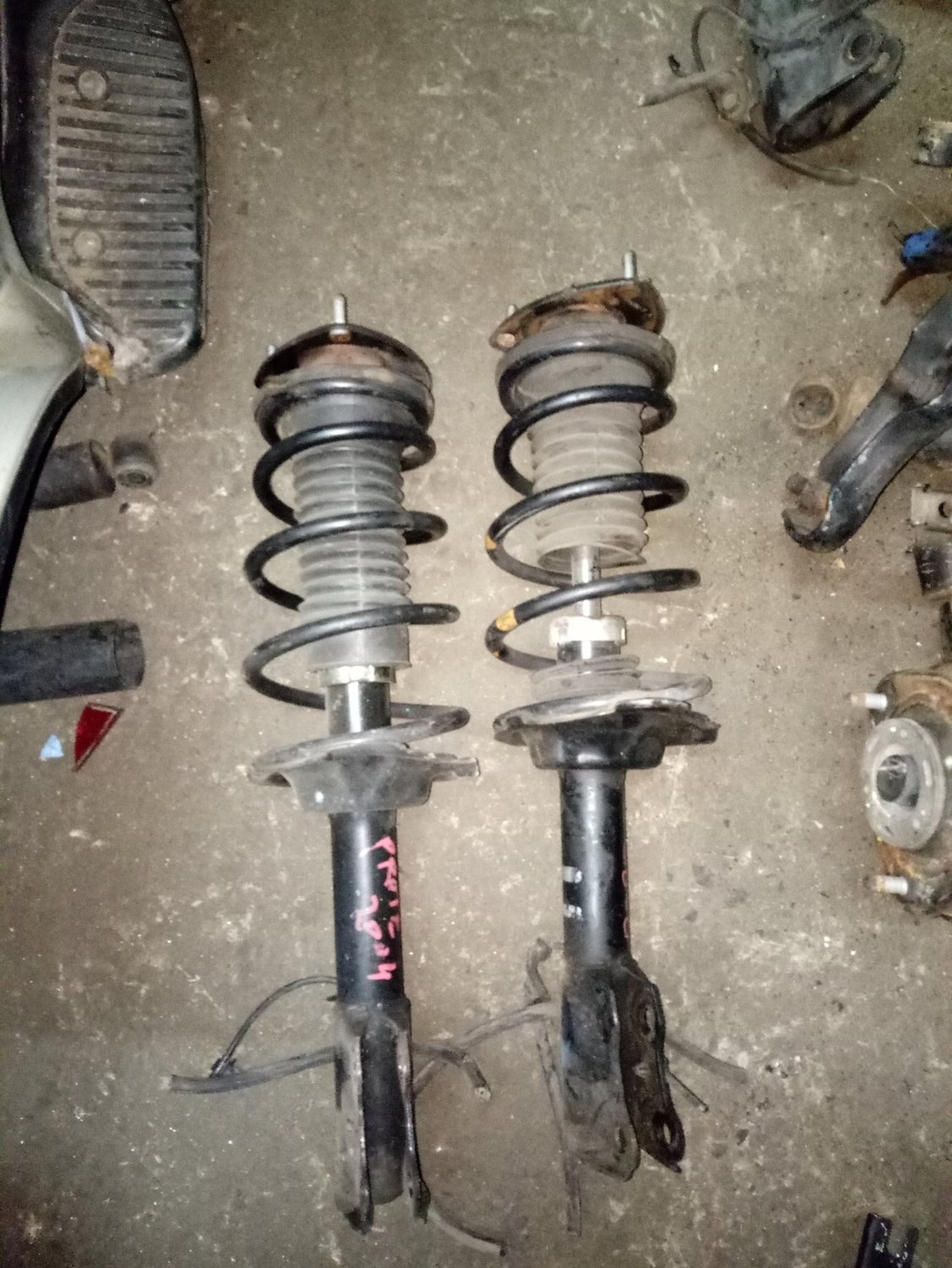 Toyota Porte front shocks Toyota Porte front shocks