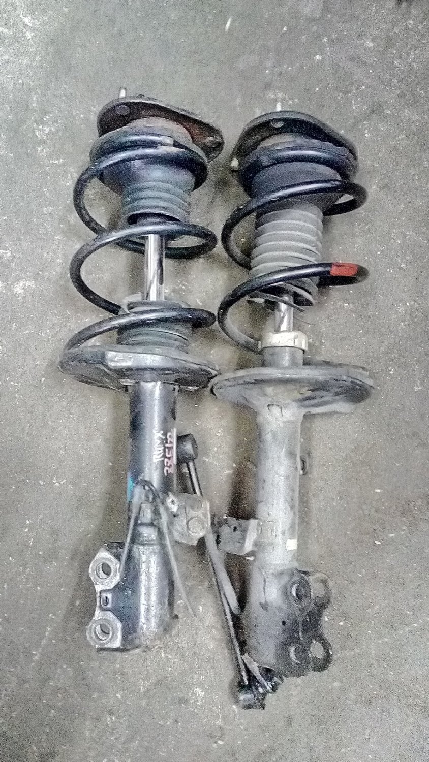 Toyota runx front shocks Toyota runx front shocks
