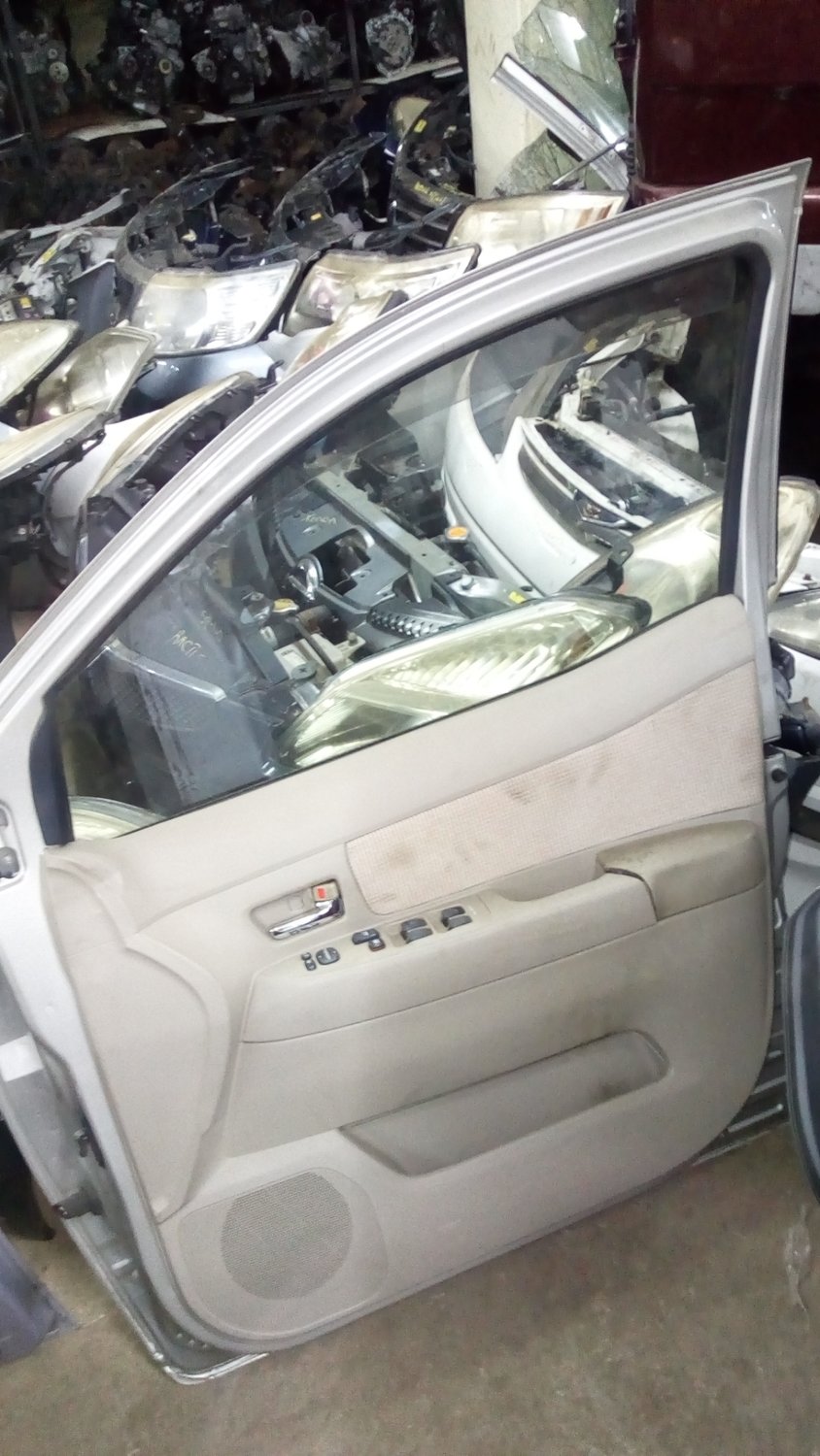 Toyota raum drivers door