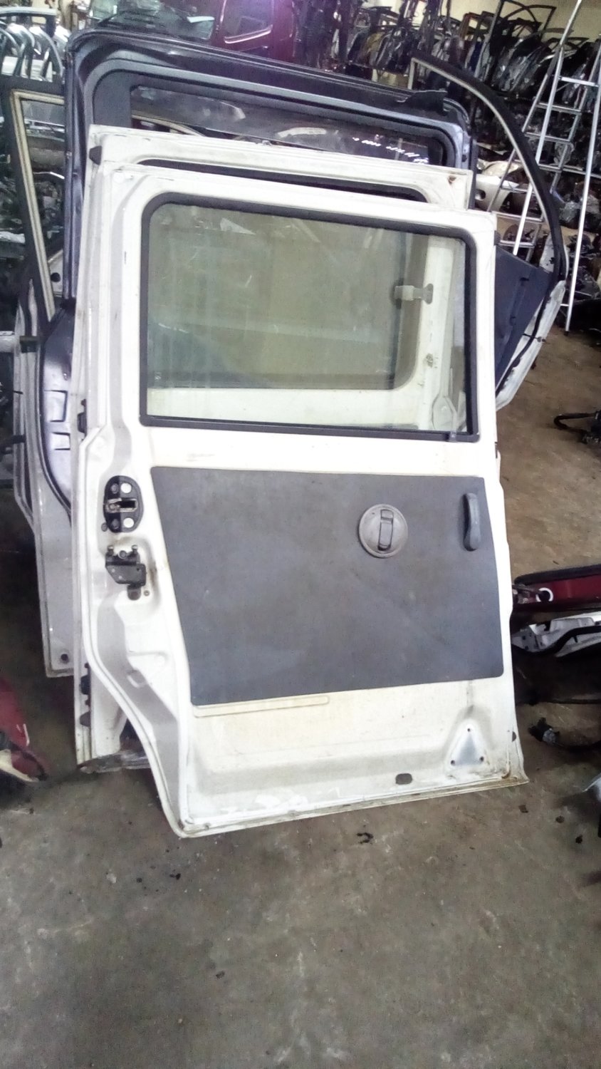Toyota Noah white left sliding door