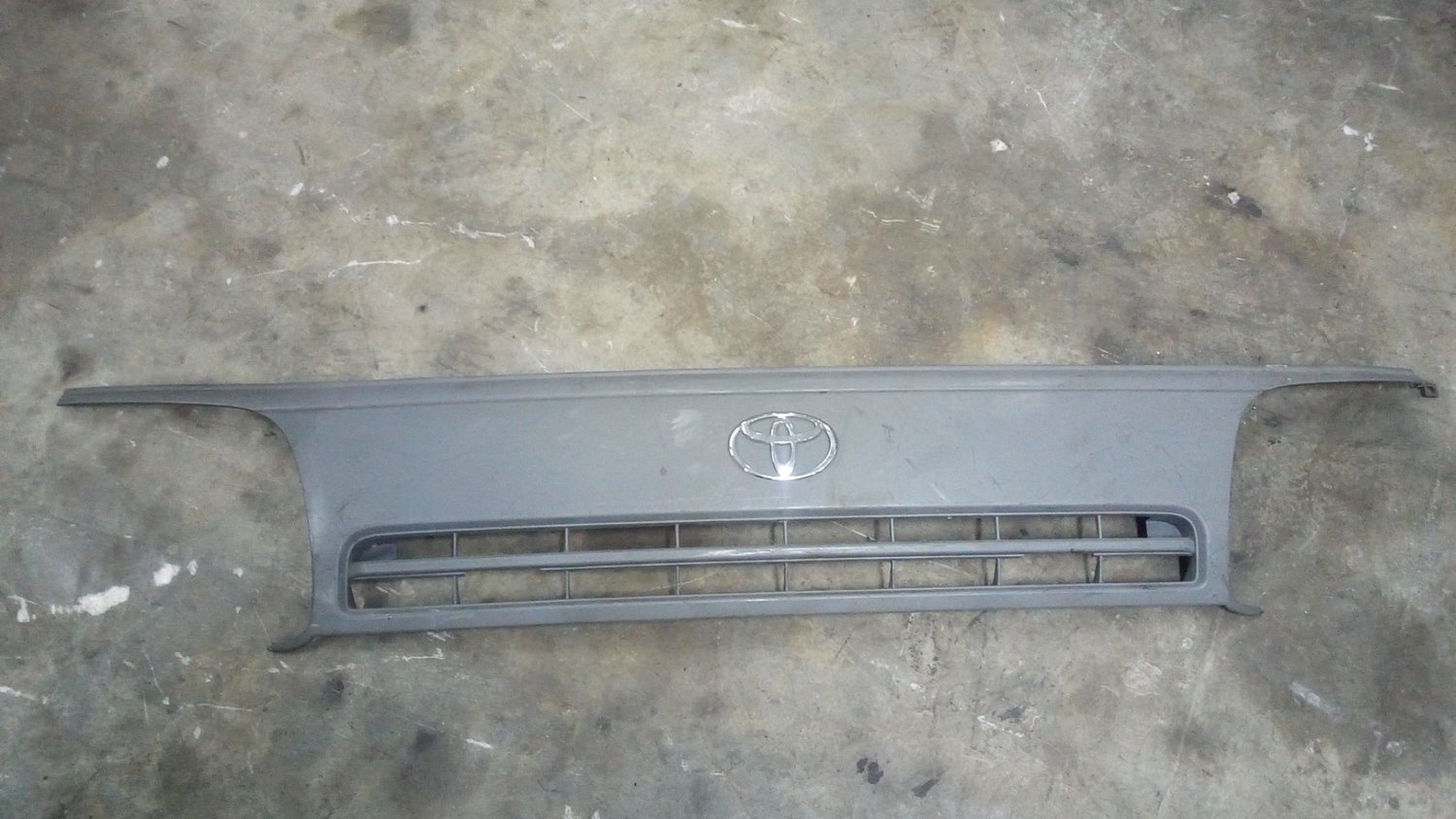 Toyota vannette grill