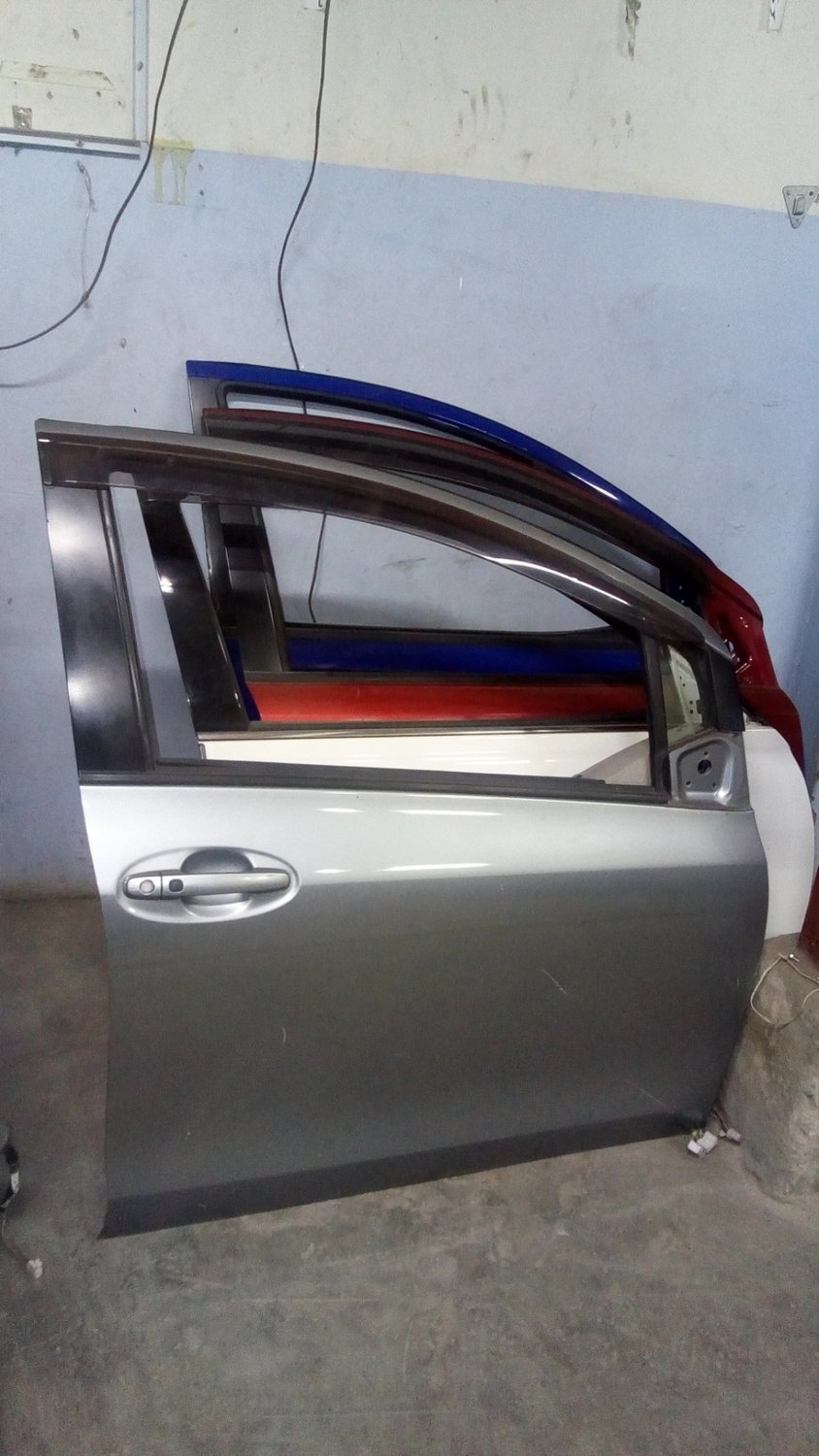 Toyota vitz new model driver door