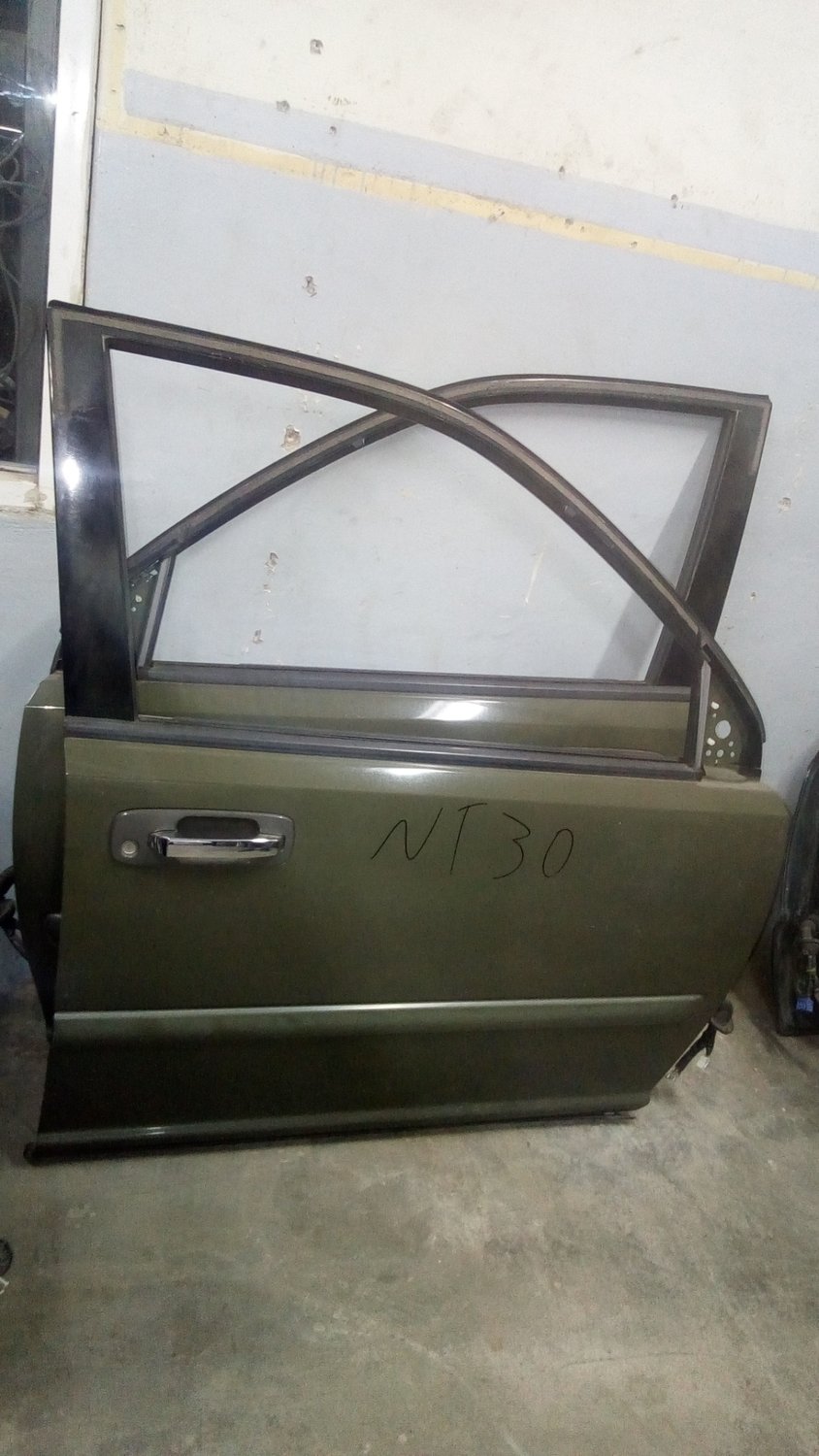 Nissan x trail driver door