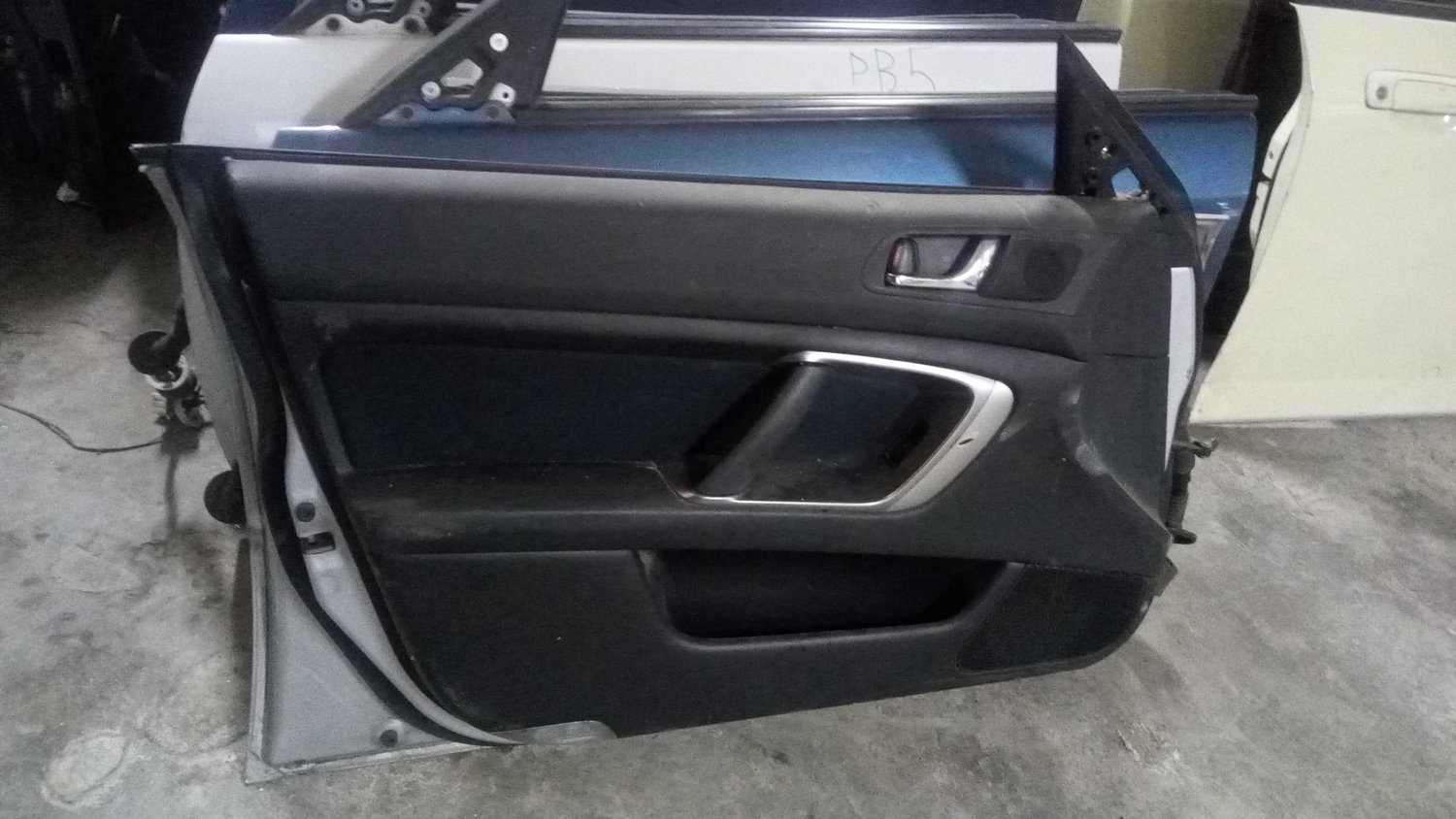 Subaru legacy bp5 passenger door