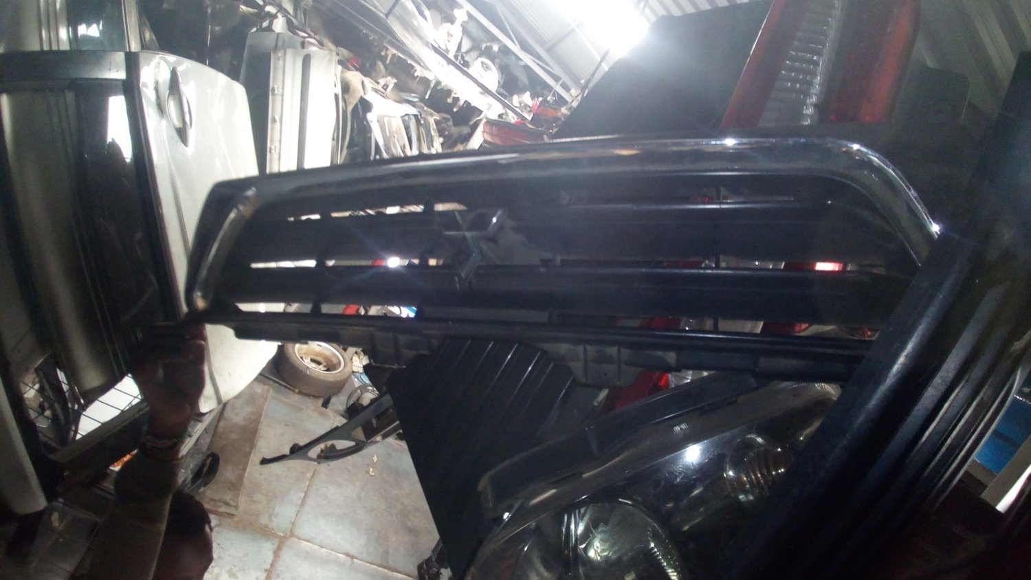 Mitsubishi chariot grill