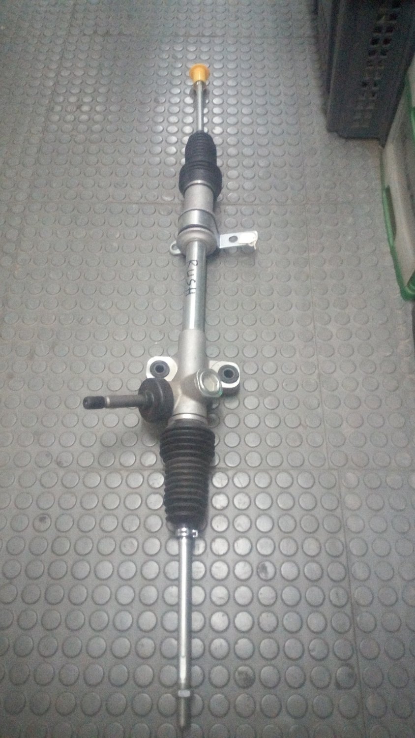 Toyota rush steering rack