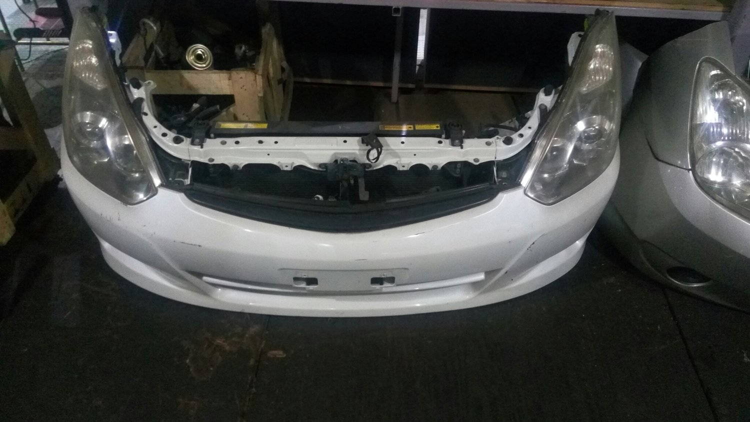 Toyota Wish nosecut