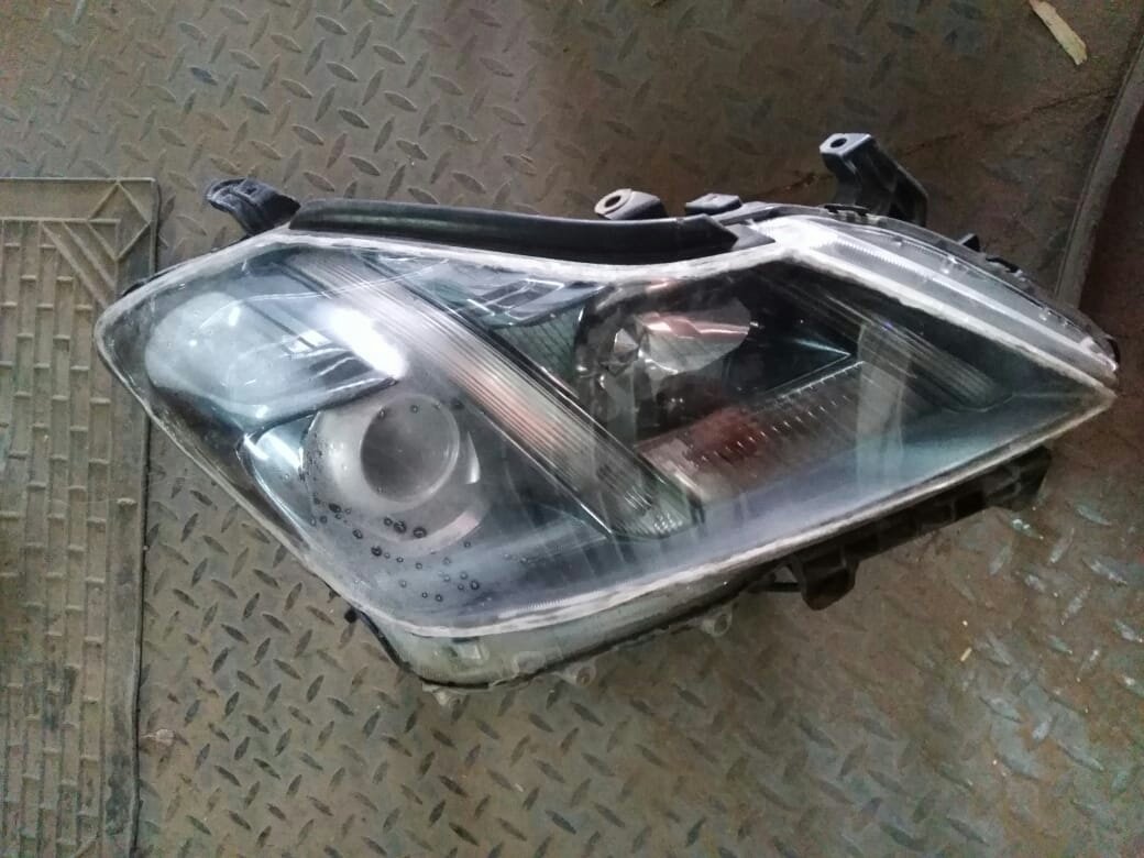 Toyota crown head light xanan type