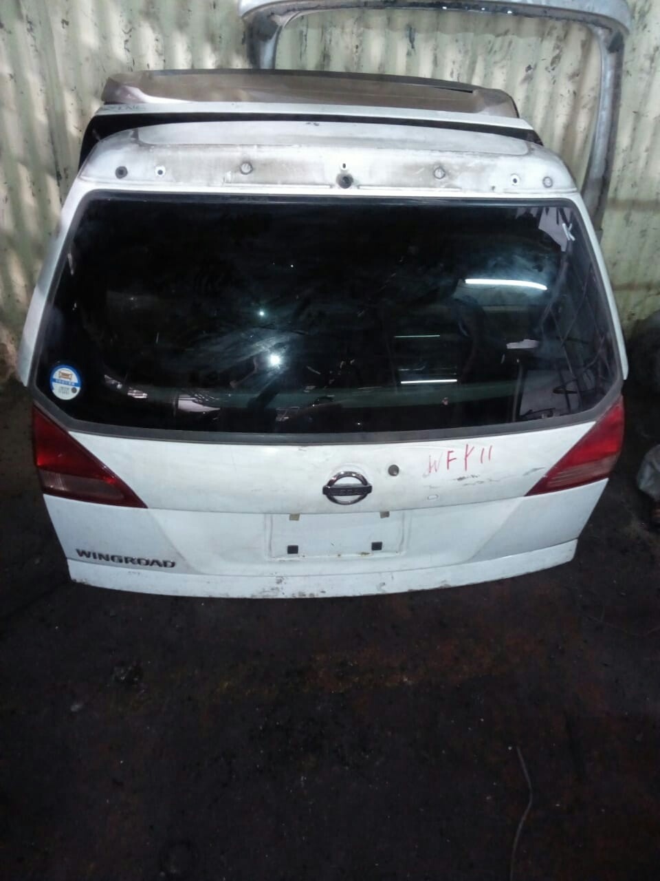 Nissan Wingroad boot 