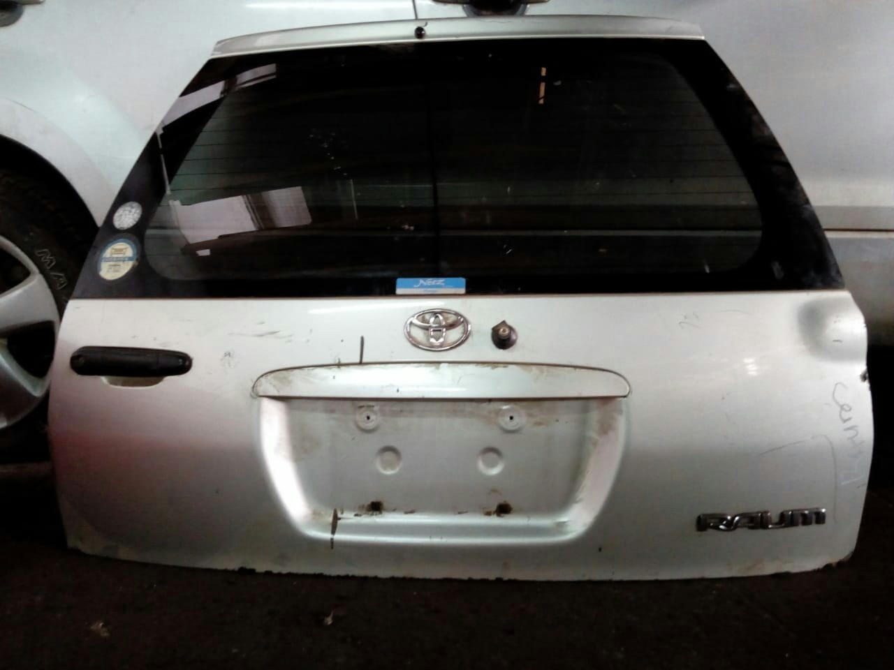 Toyota Raum boot