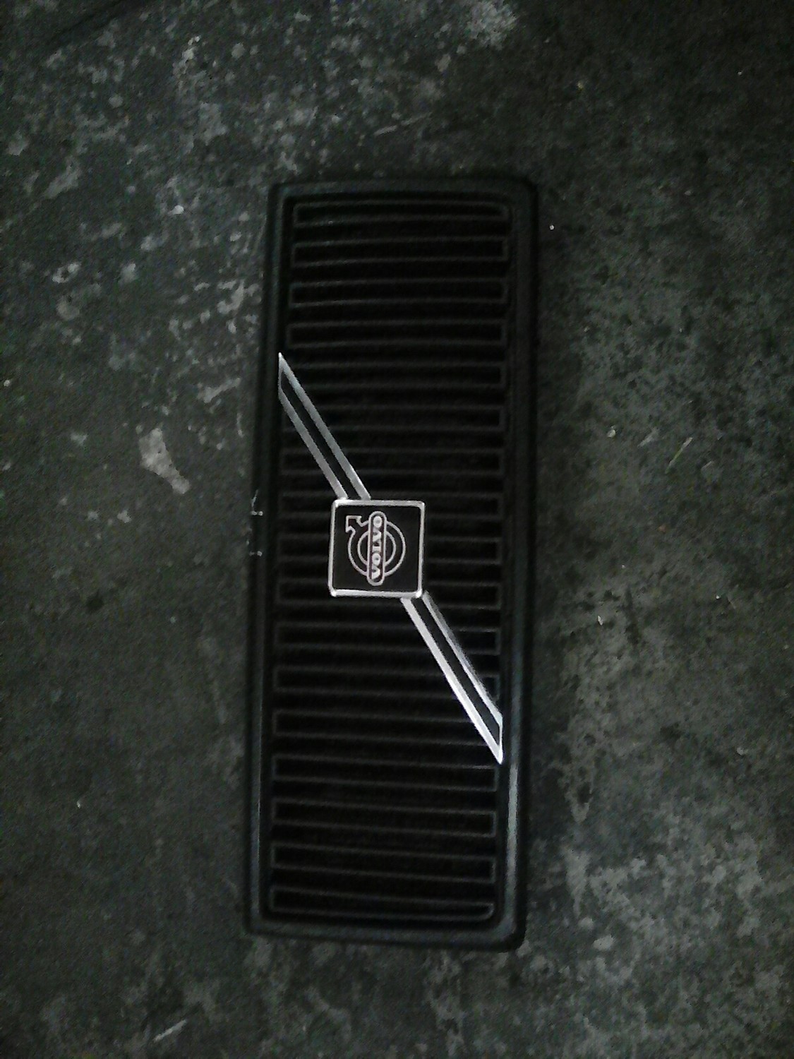 Volvo suv grill