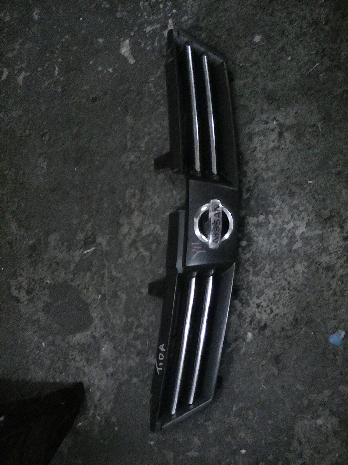 Nissan Tilda grill Nissan Tilda grill