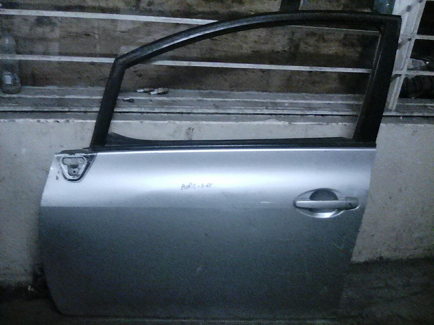 Toyota Auris left front door