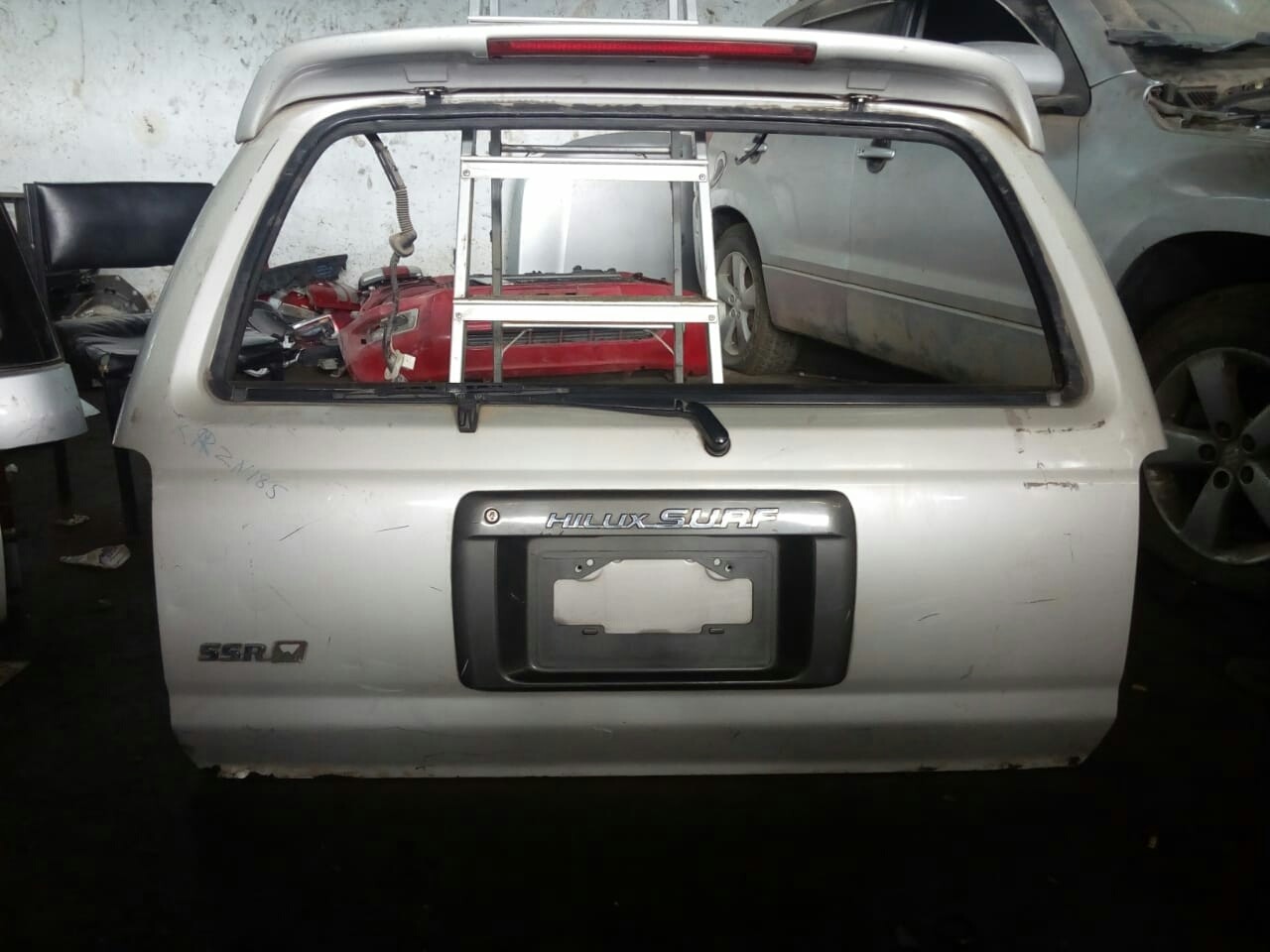Toyota hilux surf boot