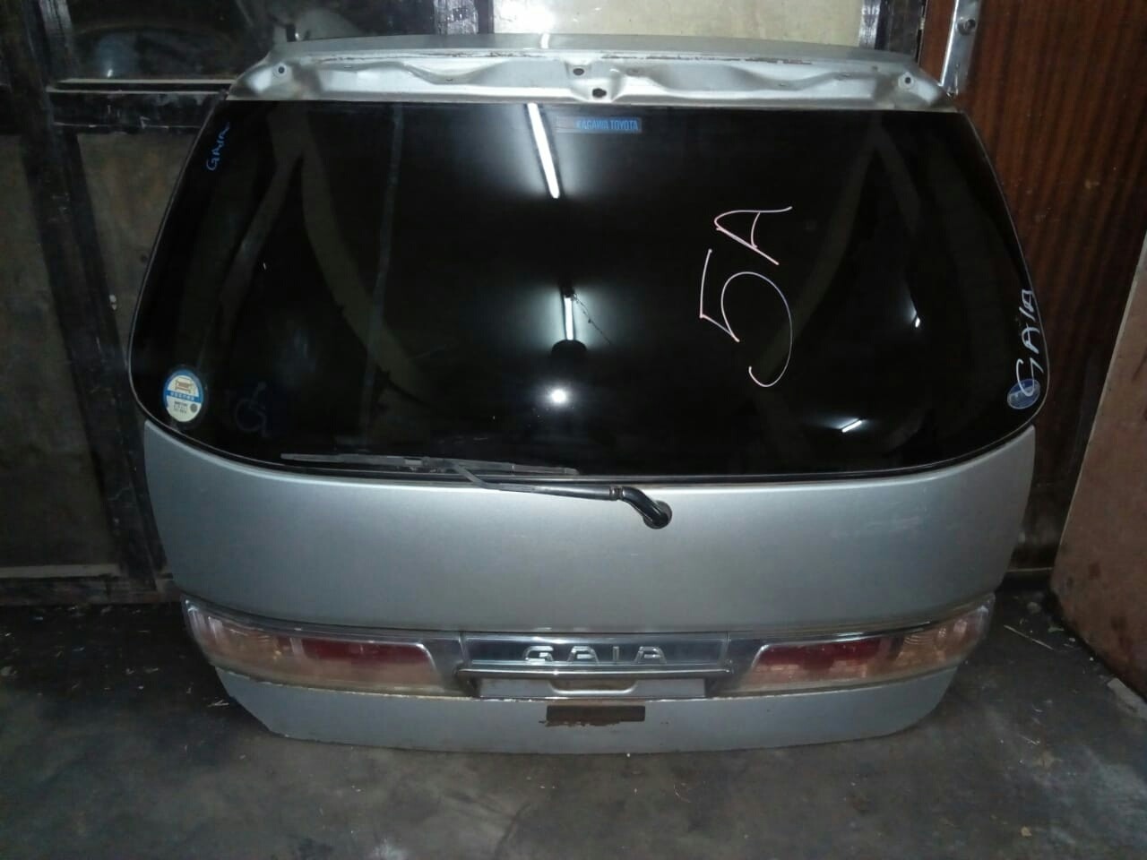 Toyota Gaia boot