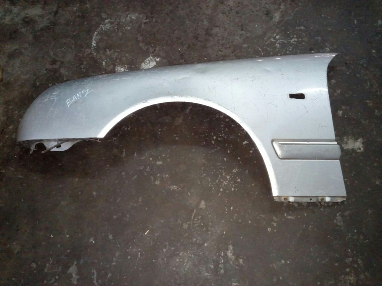 Mercedes benz wing