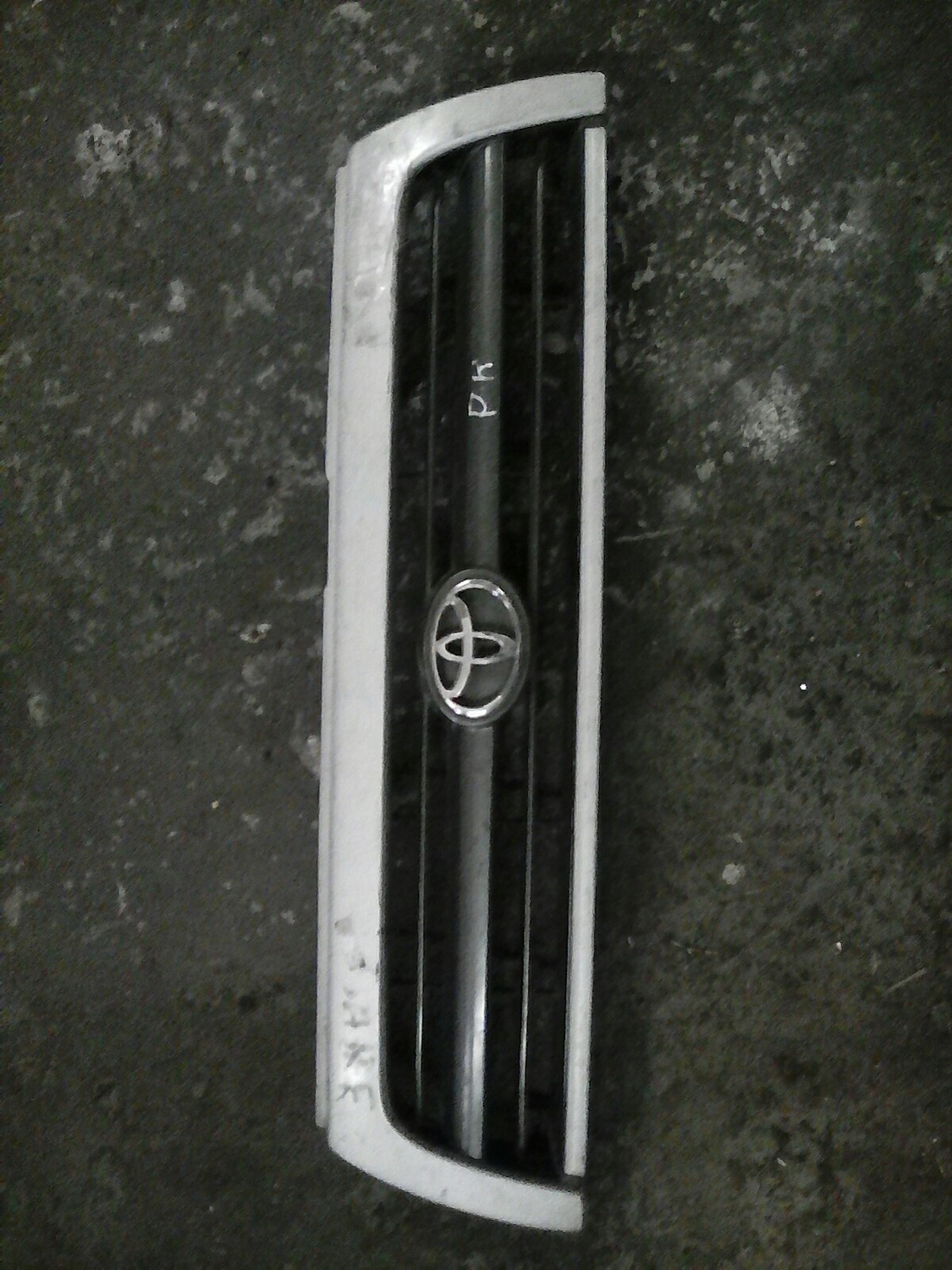 Toyota Raum grill
