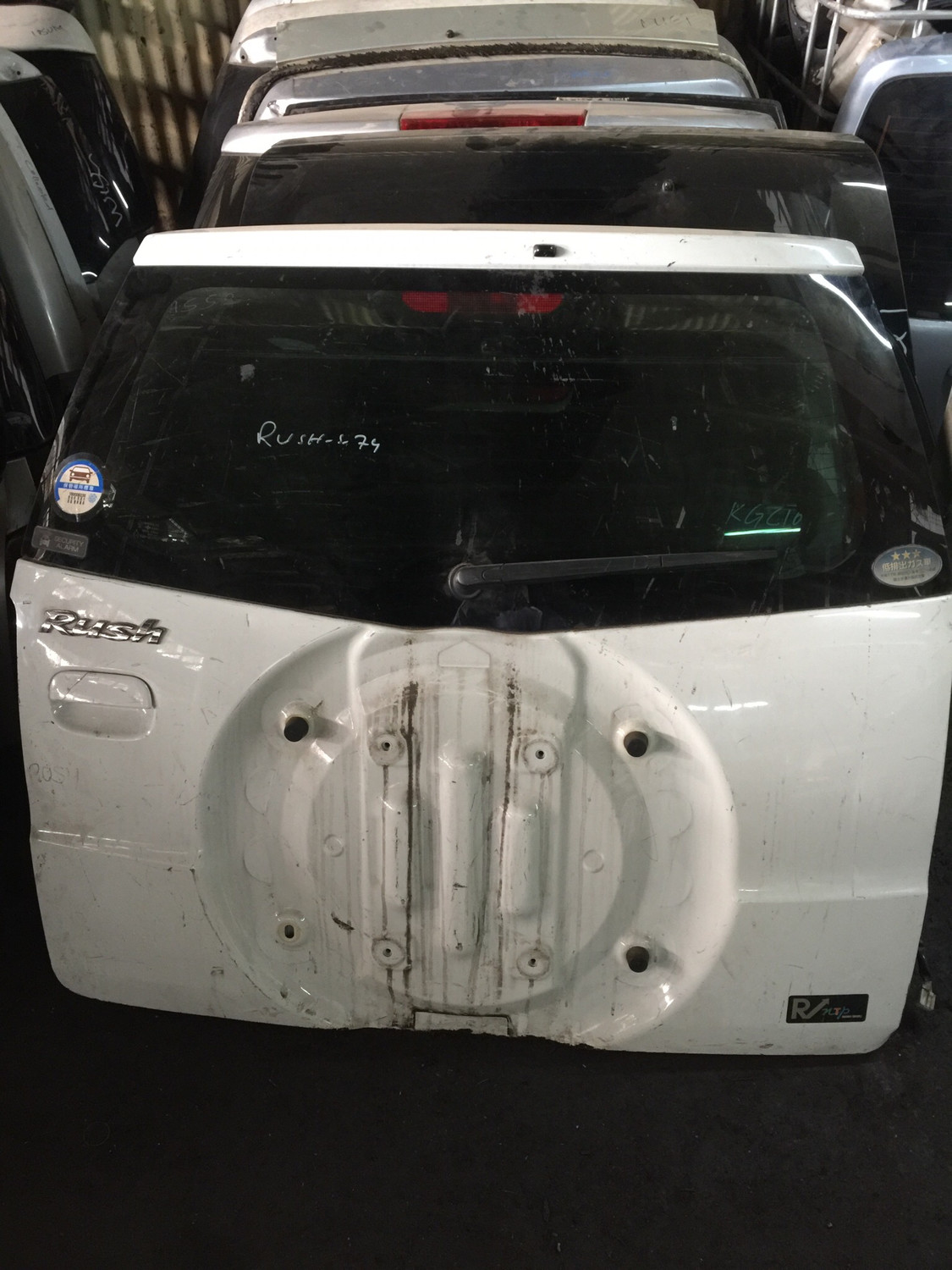 Toyota Rush boot door