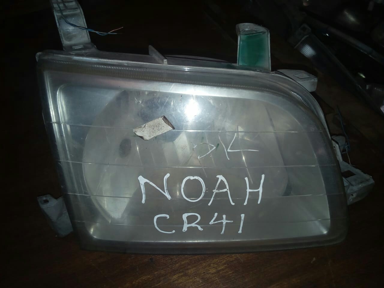 Noah CR 41 headlights