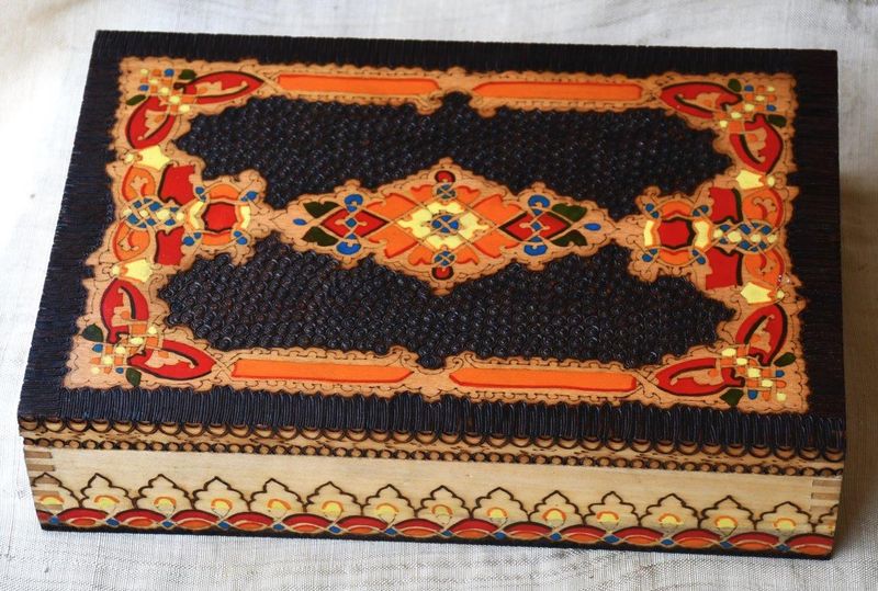 Голяма дървена кутия за бижута