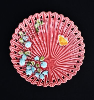 Антична сецесионова чиния - майолика Антична сецесионова чиния - майолика