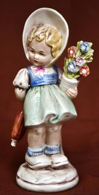 Немска фигура от 1930-те. Полихромна керамика.