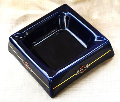 Винтидж пепелник  Martini