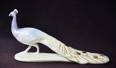 Паун - стар български порцелан Паун - стар български порцелан