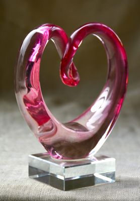 Стъклена скулптура Hjärta Rosa (Розово сърце)