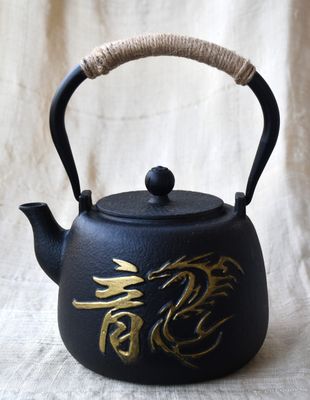 Японски &quot;Tetsubin&quot; чайник от чугун