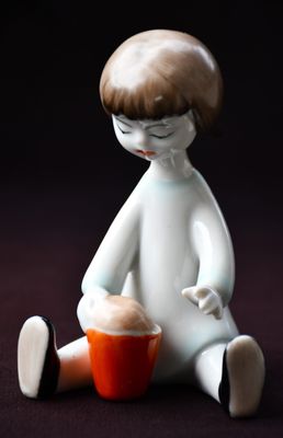 Порцеланова фигура на Аурел Калдор за  Порцеланова фигура на Аурел Калдор за "Hollohaza"