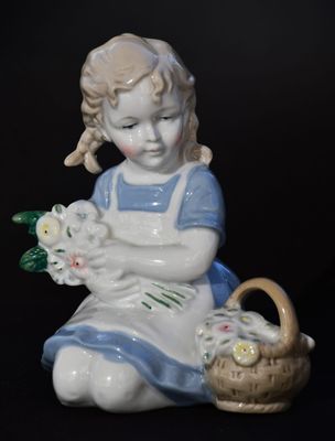 Оригинална порцеланова фигура "Момиче с цветя" - Lippelsdorf/Wagner &amp; Apel
