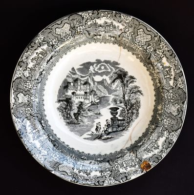 Антична чиния - R.Cochran Glasgow Scotland pottery Антична чиния - R.Cochran Glasgow Scotland pottery