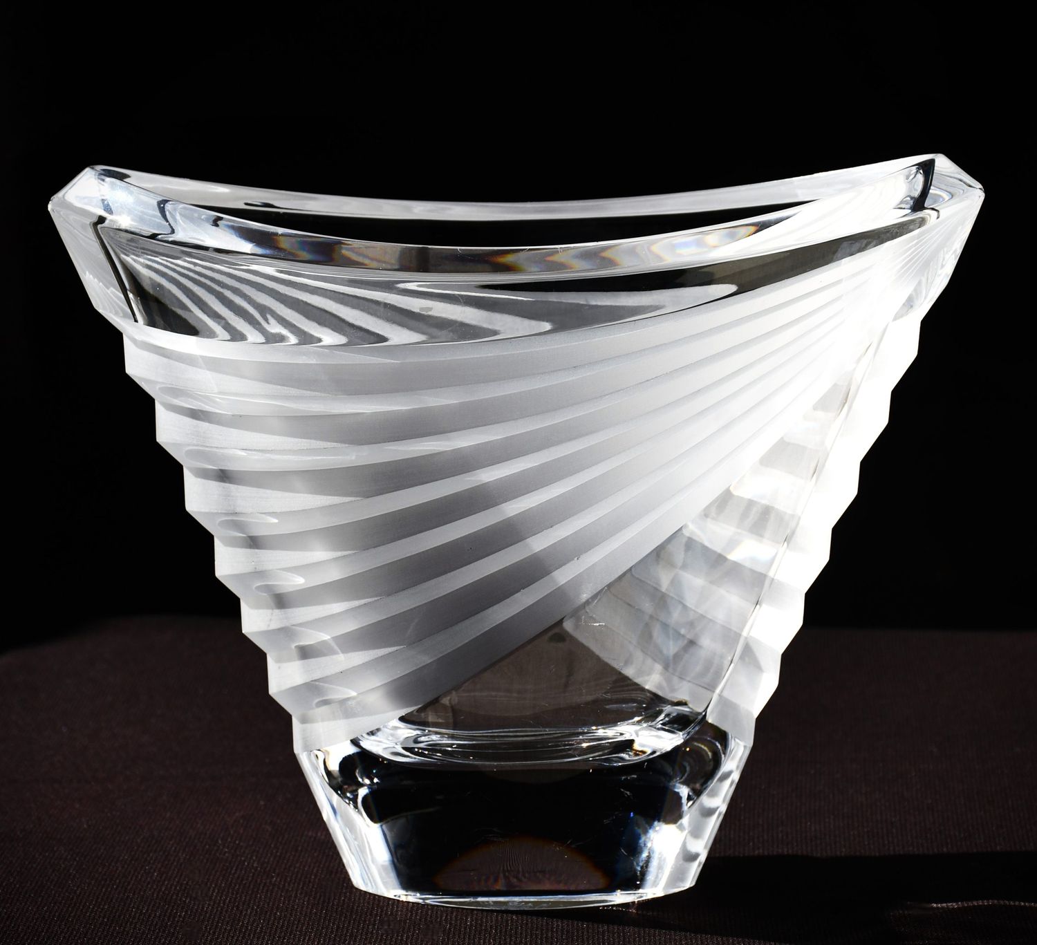 Дизайнерска ваза на  Дизайнерска ваза на "Рогашка" - Словения. Оловен кристал.