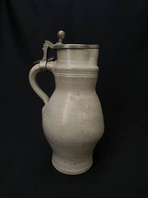 Халба с капак ,вместимост 1L