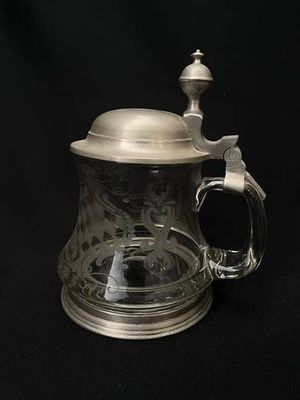 Стъклена халба с капак ,вместимост 0,5L
