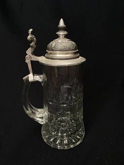 Стъклена халба с капак ,вместимост 0,5L Стъклена халба с капак ,вместимост 0,5L