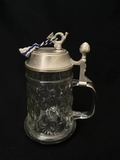 Стъклена халба с капак ,вместимост 0,5L