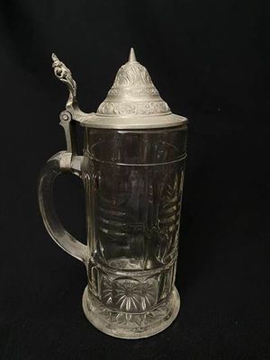 Стъклена халба с капак ,вместимост 0,5L