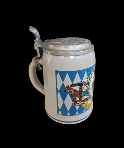 Халба с капак ,вместимост 0,5L