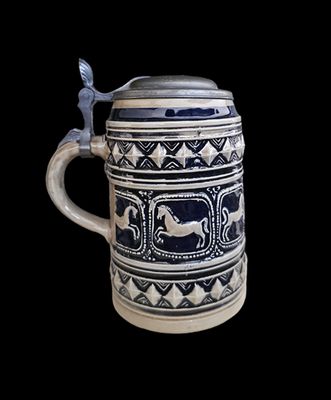 Халба с капак ,вместимост 0,5L