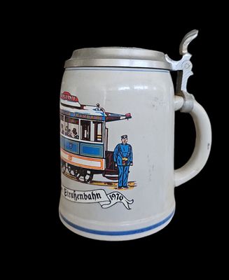 Халба с капак ,вместимост 0,5L