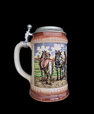 Халба с капак ,вместимост 0,5L