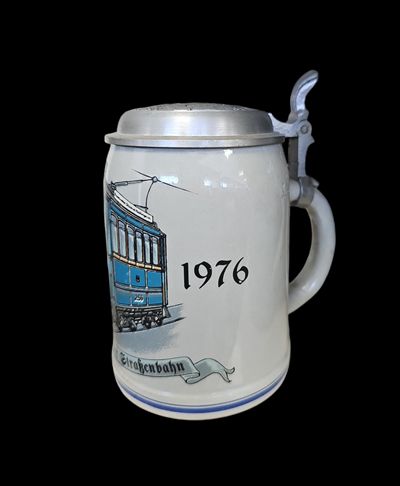 Халба с капак ,вместимост 0,5L