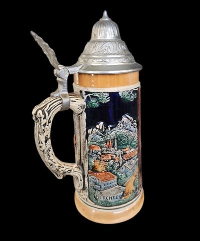 Халба с капак ,вместимост 0,5L