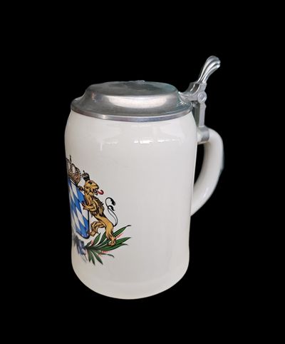 Халба с капак ,вместимост 0,5L