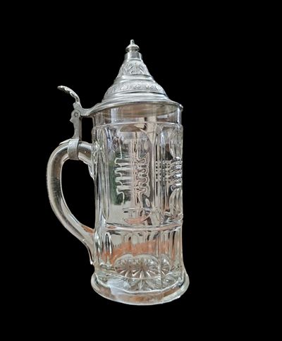 Стъклена халба с капак ,вместимост 0,5L