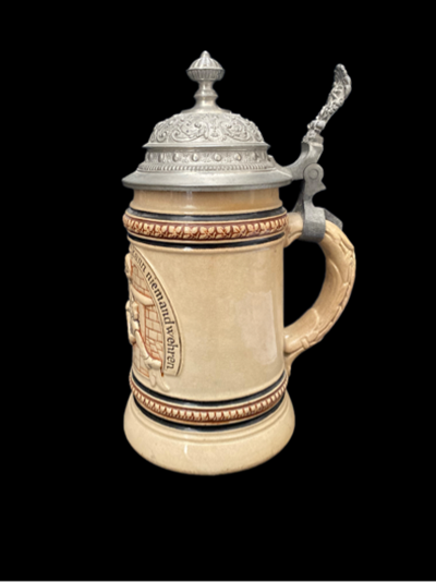 Халба с капак ,вместимост 0,5L