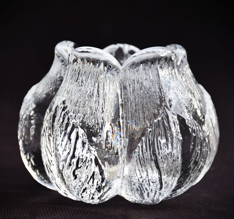 Декоративен свещник от кристал на Kosta Boda